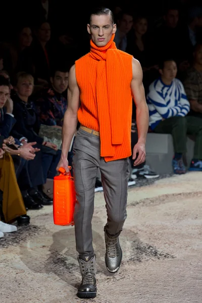 Look 24